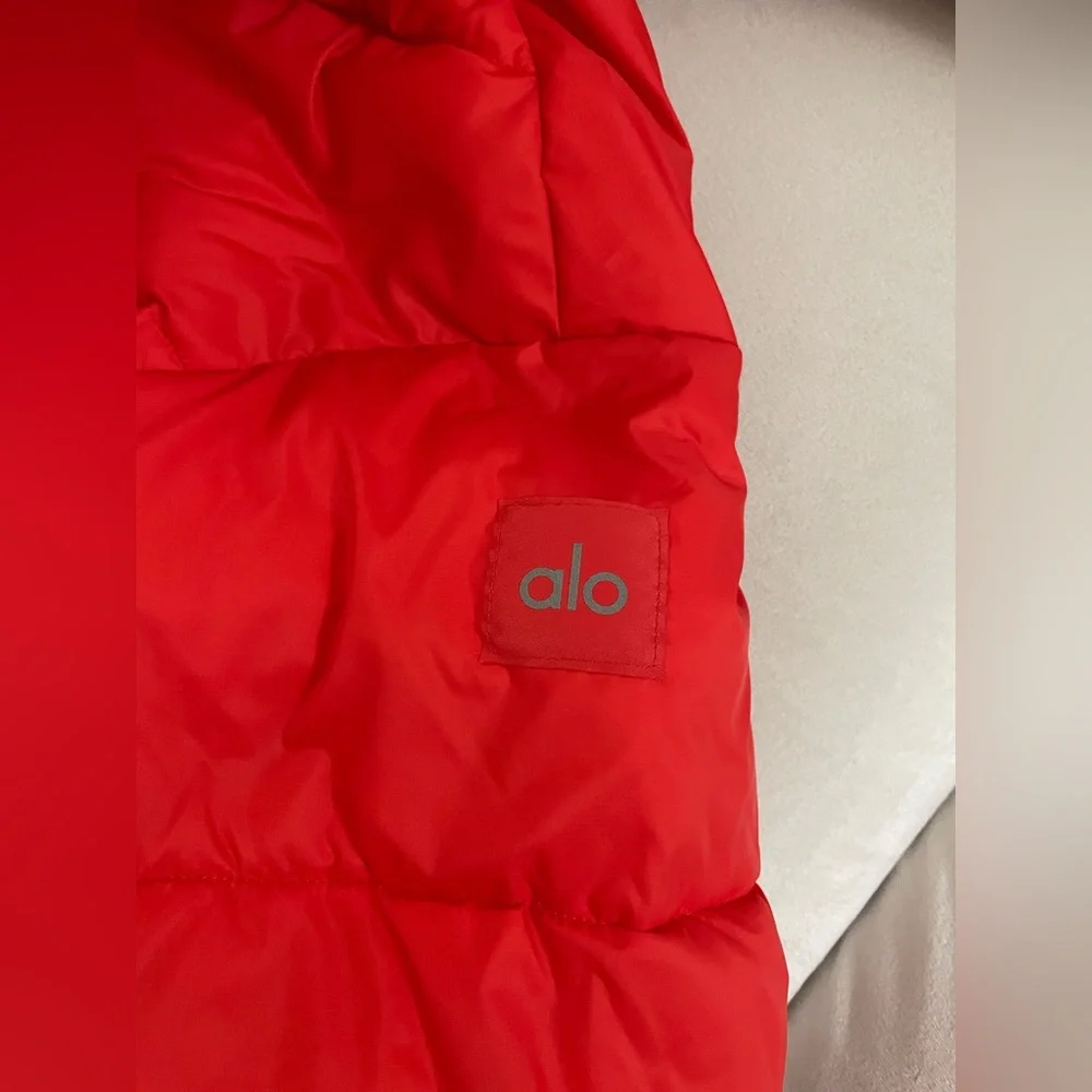 ALO Yoga NWT Cropped Atmosphere Puffer Bright Red Size L